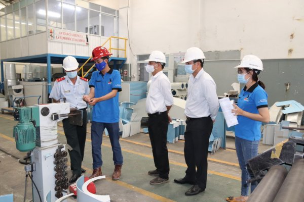 Đoàn kiểm tra liên ngành ATVSLĐ tỉnh kiểm tra tại xưởng sản xuất Công ty CP Kỹ thuật Nhiệt điện Mèo Đen.