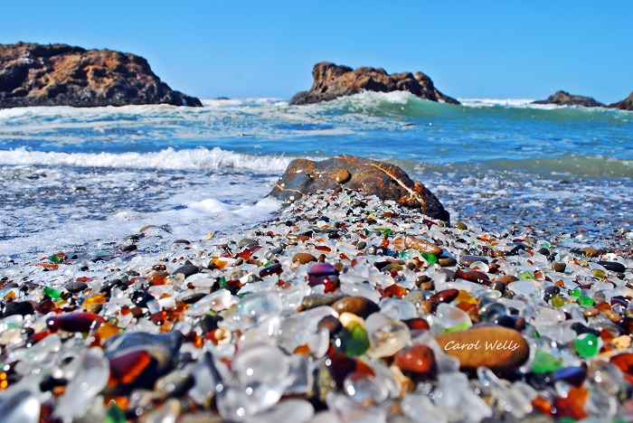 Bãi biển thủy tinh ở California, Hoa Kỳ.
