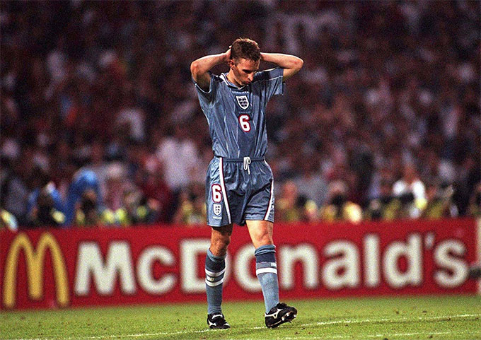 Năm 1996, Southgate (nay là HLV Tam sư) đá hỏng luân lưu khiến Anh phải dừng bước ở bán kết EURO 1996.