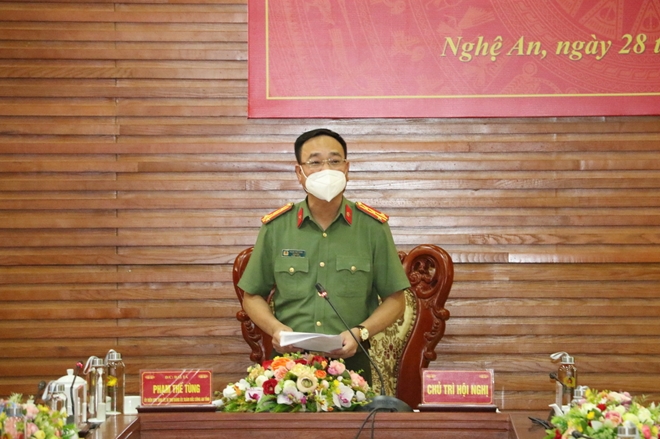 Đại tá Phạm Thế Tùng, Giám đốc Công an tỉnh phát biểu tại hội nghị.