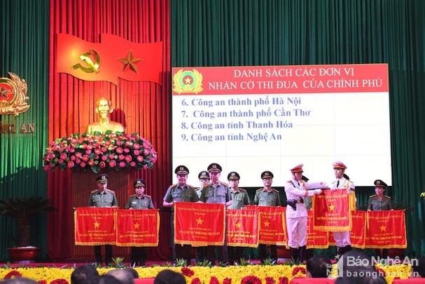 Công an Nghệ An 6 năm liên tục được Thủ tướng Chính phủ tặng Cờ thi đua Vì an ninh Tổ quốc. Ảnh: P.V