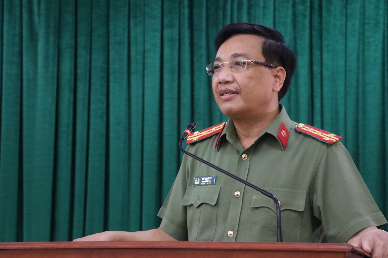 Đại tá Hồ Văn Tứ, Phó Bí thư Đảng ủy, Phó Giám đốc Công an tỉnh cảm ơn những tình cảm đồng chí, đồng đội, đồng hương, sự đồng lòng chia sẻ hết sức quý báu của các thầy, cô, các đồng chí đoàn viên Học viện ANND và Cao đẳng CSND 1 đối với Công an Nghệ An vượt qua đại dịch Covid – 19