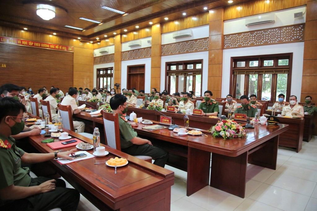 Các đại biểu dự lễ