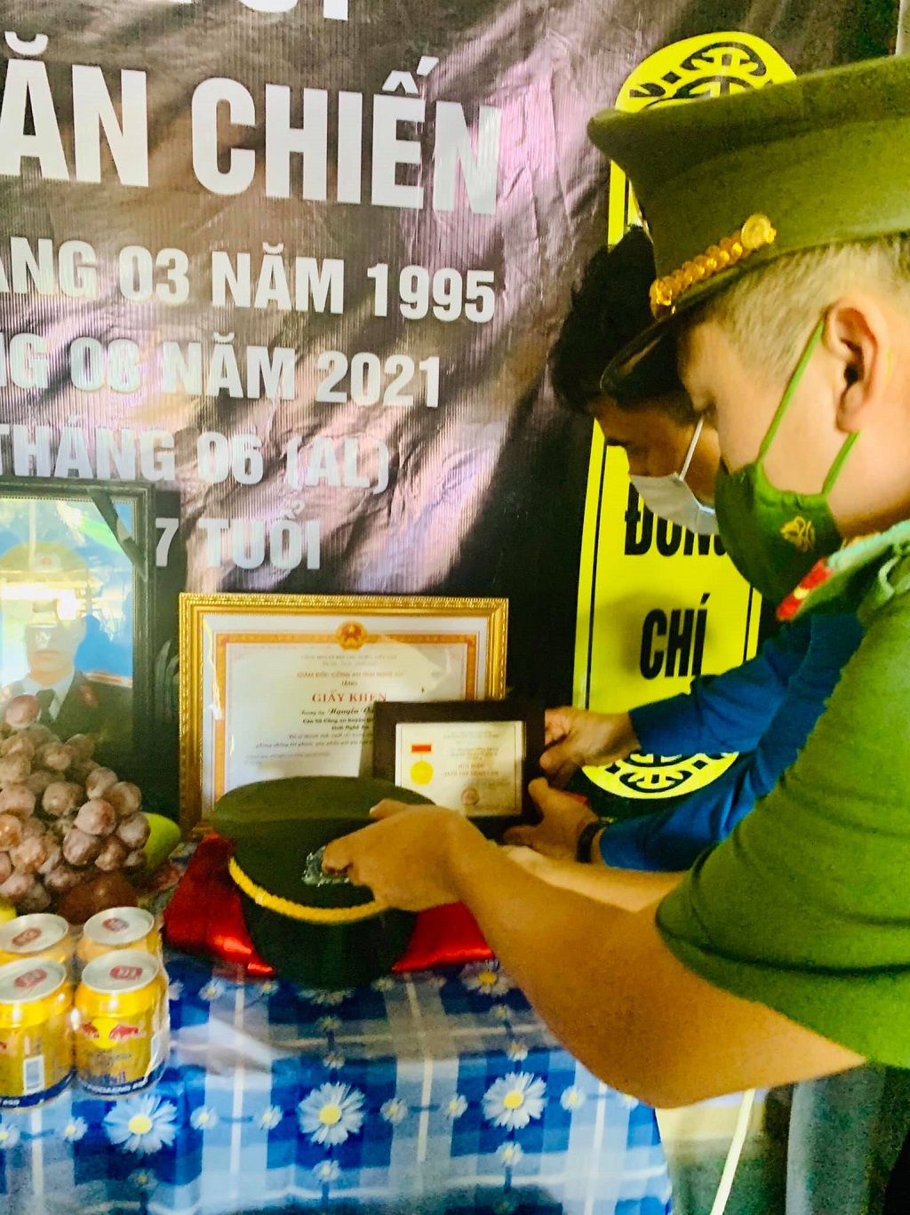 Việc truy tặng Huy hiệu “Tuổi trẻ dũng cảm” thể hiện tình cảm tri ân đối với sự hy sinh trong công tác của Trung uý Nguyễn Văn Chiến
