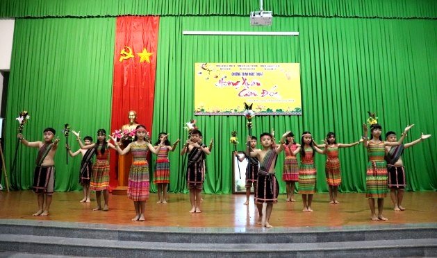 Tiết mục múa Châu ro của học sinh Trường PTTDT Nội trú tỉnh Bà Rịa- Vũng Tàu.