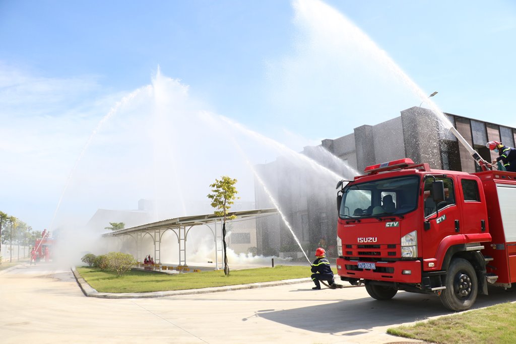 Diễn tập phương án chữa cháy tại khu công nghiệp