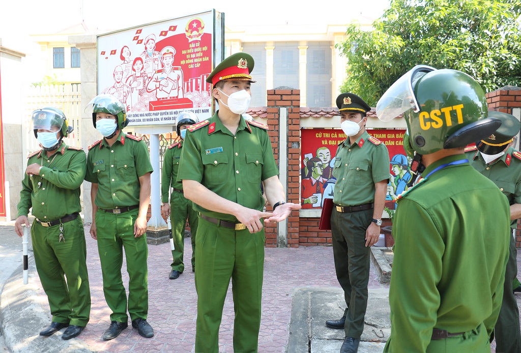 Đại tá Cao Minh Huyền, Phó Giám đốc Công an tỉnh Nghệ An yêu cầu các tổ kiểm soát dịch lưu động tăng cường tuần tra trên khắp các tuyến đường thành phố