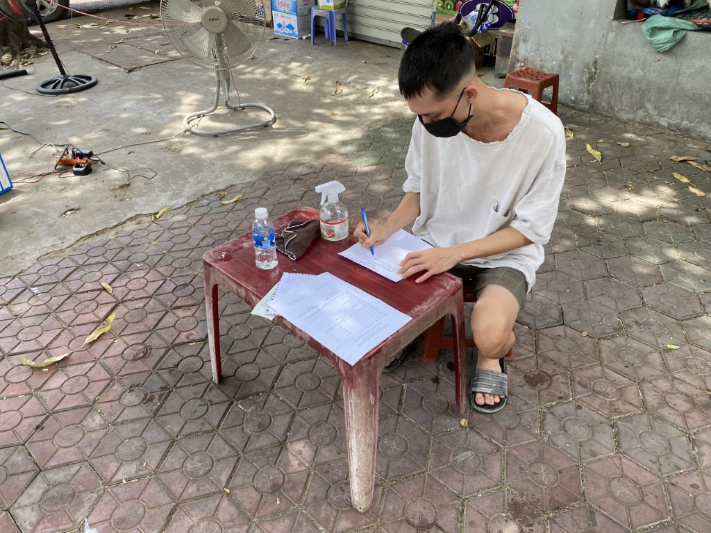 L.N.T kí vào các biên bản liên quan