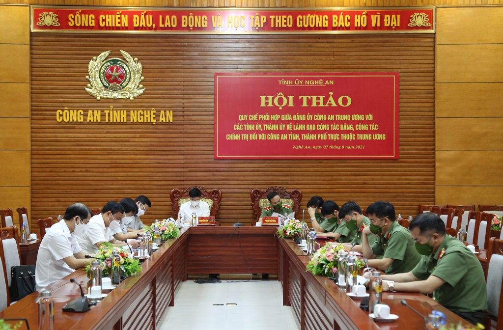 Các đại biểu tham dự hội thảo