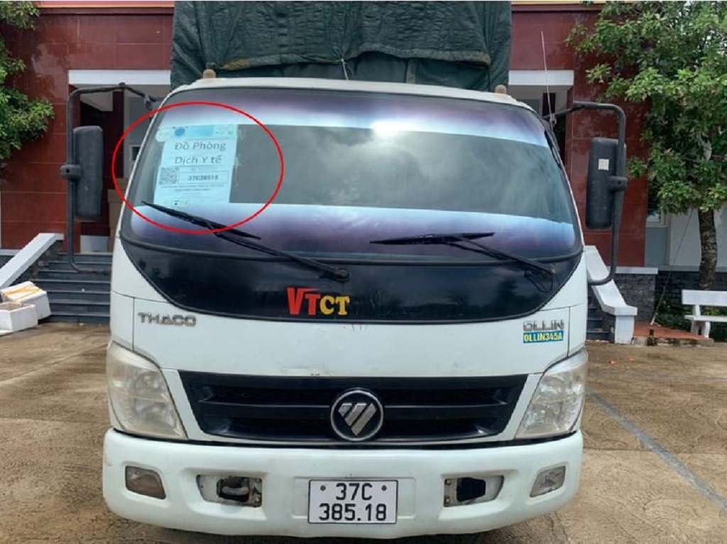 Xe ô tô gắn mác “Đồ phòng dịch y tế” nhưng vận chuyển hàng không giấy tờ hợp lệ 