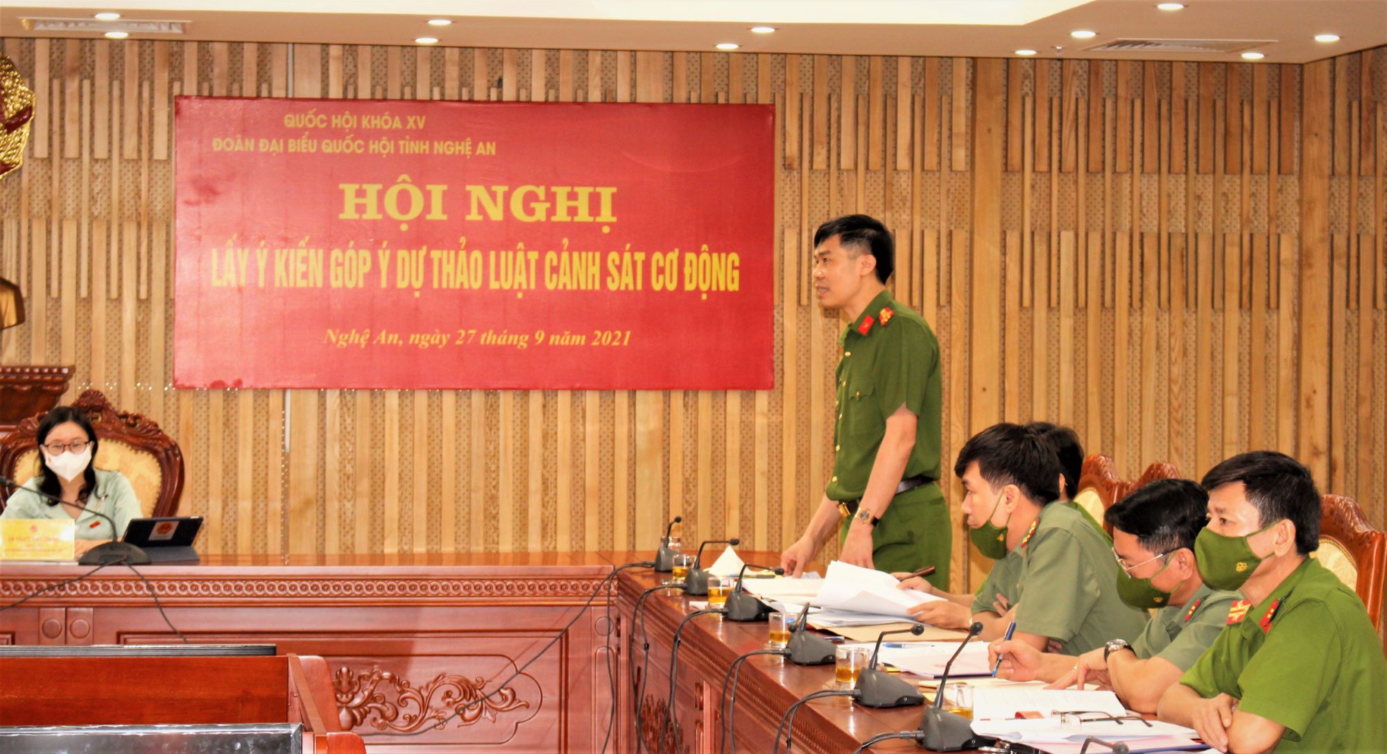 Đồng chí Đại tá Cao Minh Huyền, Phó Giám đốc Công an tỉnh phát biểu tại hội nghị