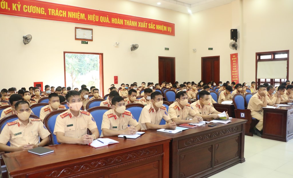 Các đại biểu và 146 học viên là các đồng chí chỉ huy, cán bộ, chiến sỹ Phòng Cảnh sát giao thông và lực lượng Cảnh sát giao thông Công an các huyện, thành, thị
