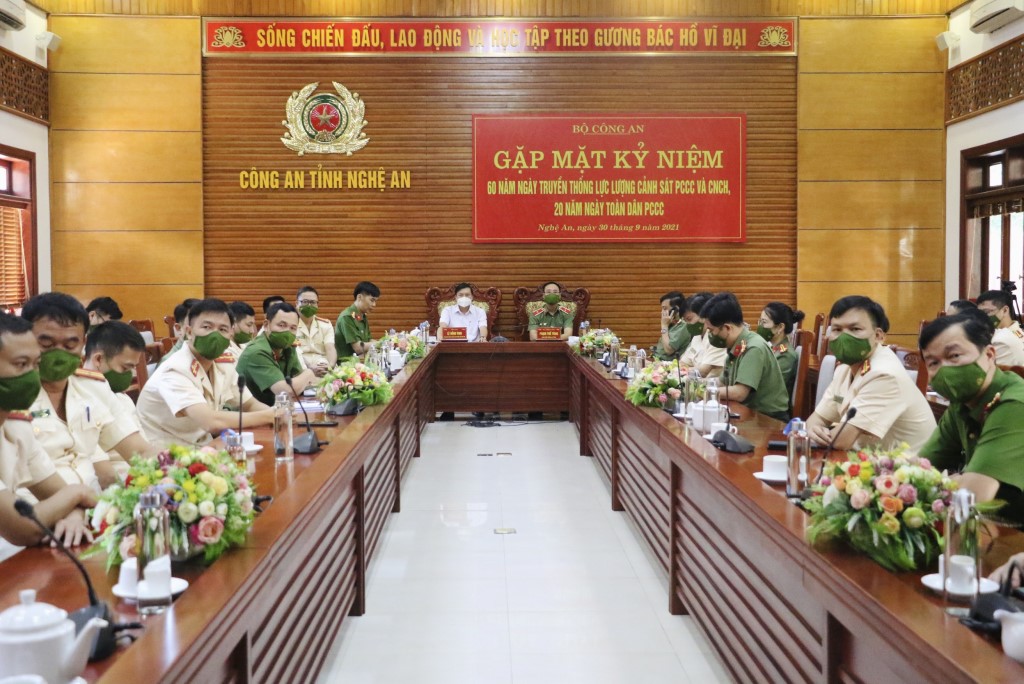 Các đại biểu tham dự buổi lễ gặp mặt