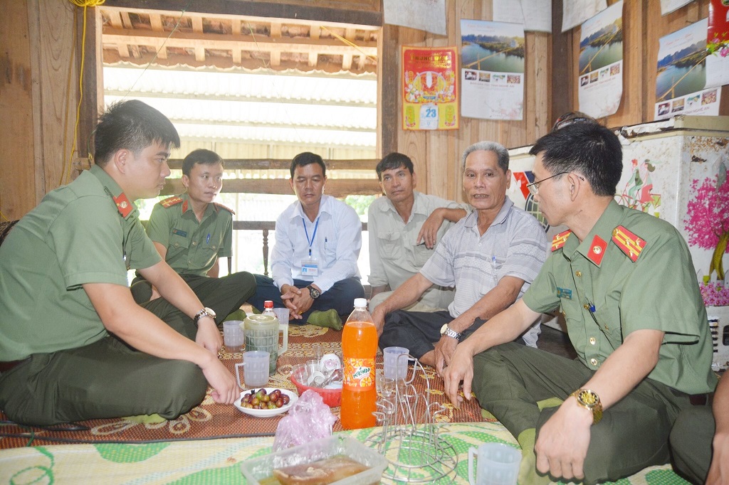 Công an Nghệ An tăng cường xuống cơ sở, vận động Nhân dân tích cực tham gia giữ vững an ninh trật tự tại cơ sở