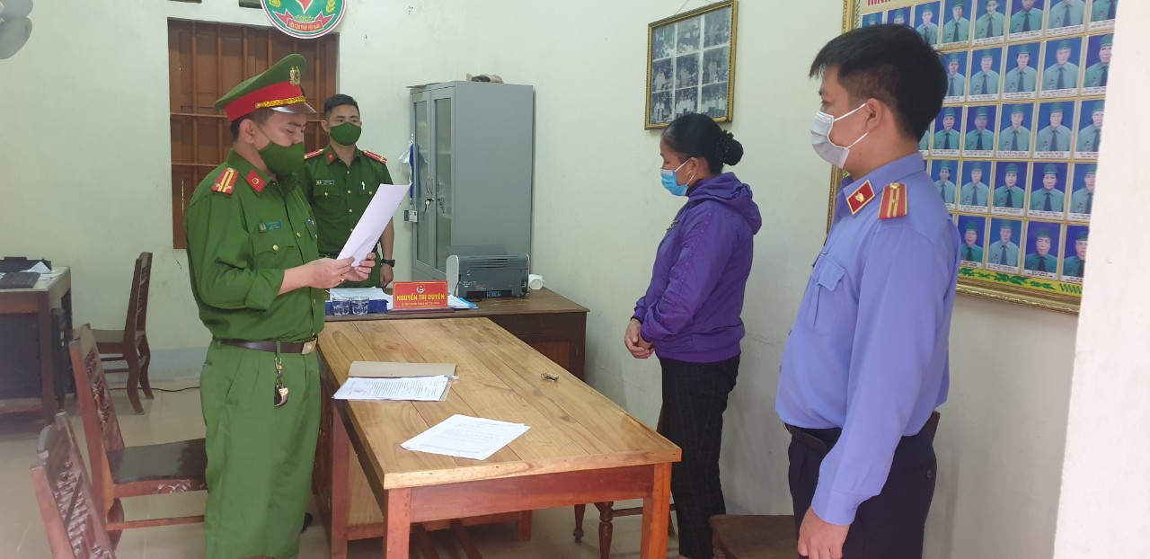 Cơ quan chức năng tống đạt các quyết định đối với bà Nguyễn Thị Kim Liên