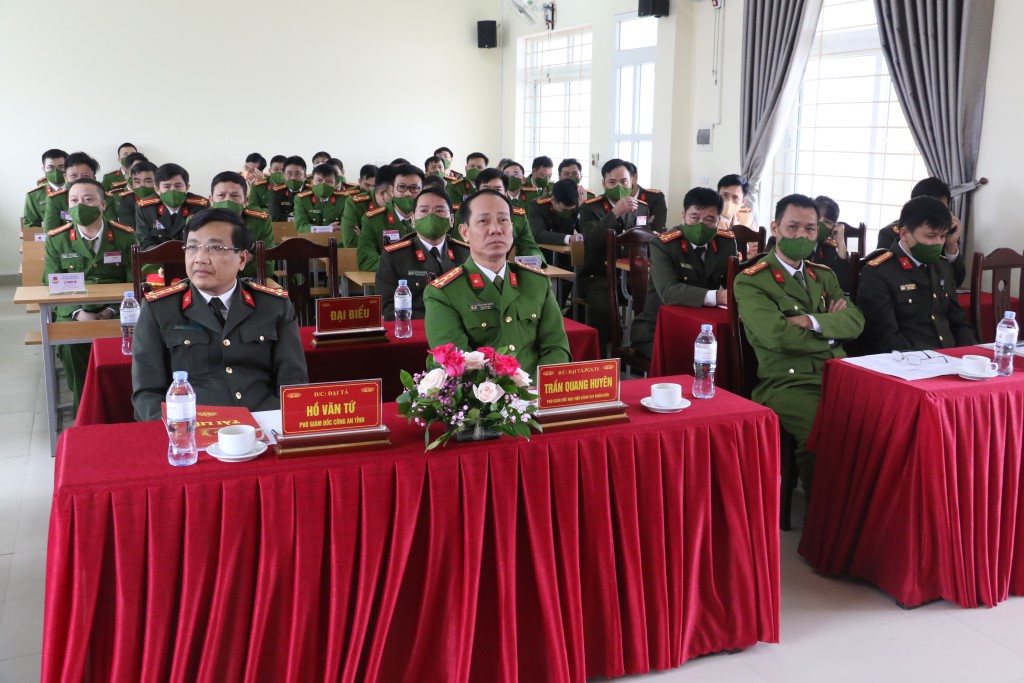 Các đại biểu và học viên tại lễ khai giảng