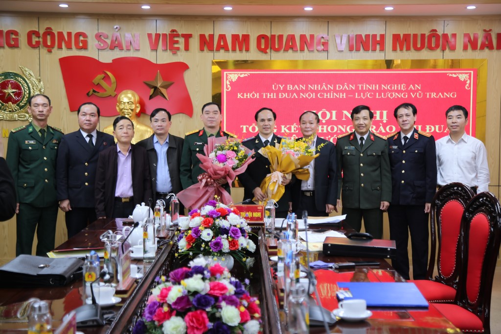 Các đơn vị trong khối chụp ảnh lưu niệm