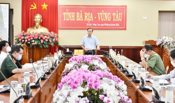 Ông Nguyễn Văn Thọ, Chủ tịch UBND tỉnh, Chỉ huy trưởng Trung tâm chỉ huy phòng, chống dịch COVID-19 tỉnh phát biểu tại cuộc họp.