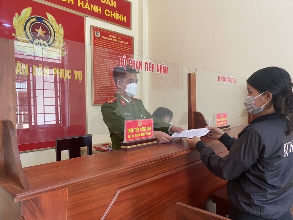 Giải quyết thủ tục hành chính tại Công an xã Ngọc Lâm, huyện Thanh Chương
