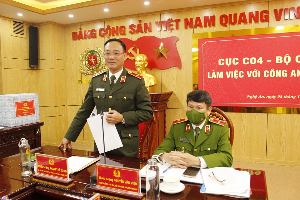 Đồng chí Thiếu tướng Phạm Thế Tùng, Giám đốc Công an tỉnh phát biểu tại buổi làm việc