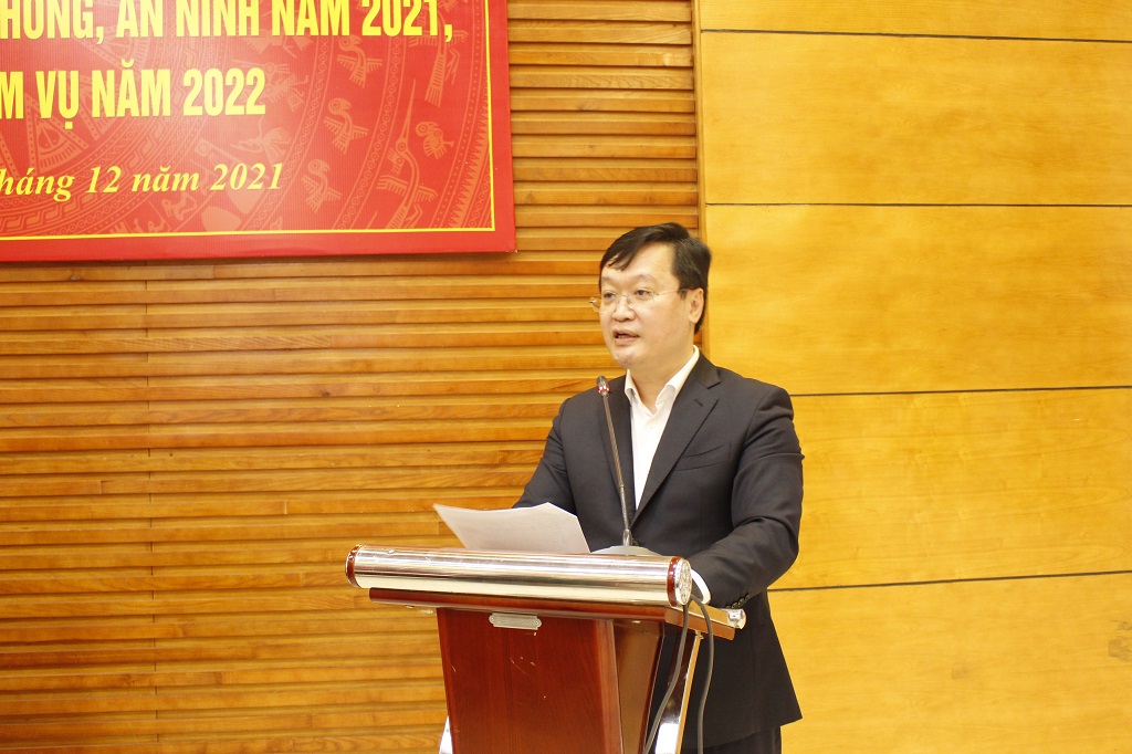 Đồng chí Nguyễn Đức Trung, Phó Bí thư Tỉnh uỷ, Chủ tịch UBND tỉnh phát biểu tại Hội nghị
