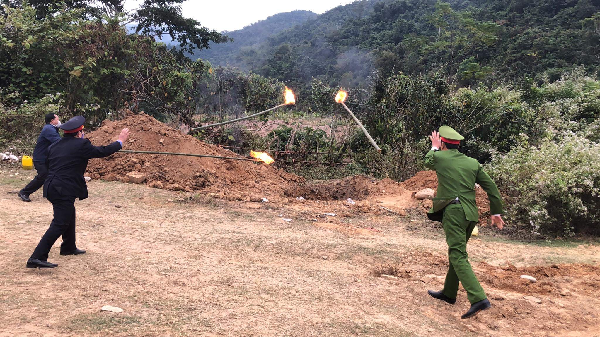Cơ quan chức năng tiến hành hoạt động tiêu hủy