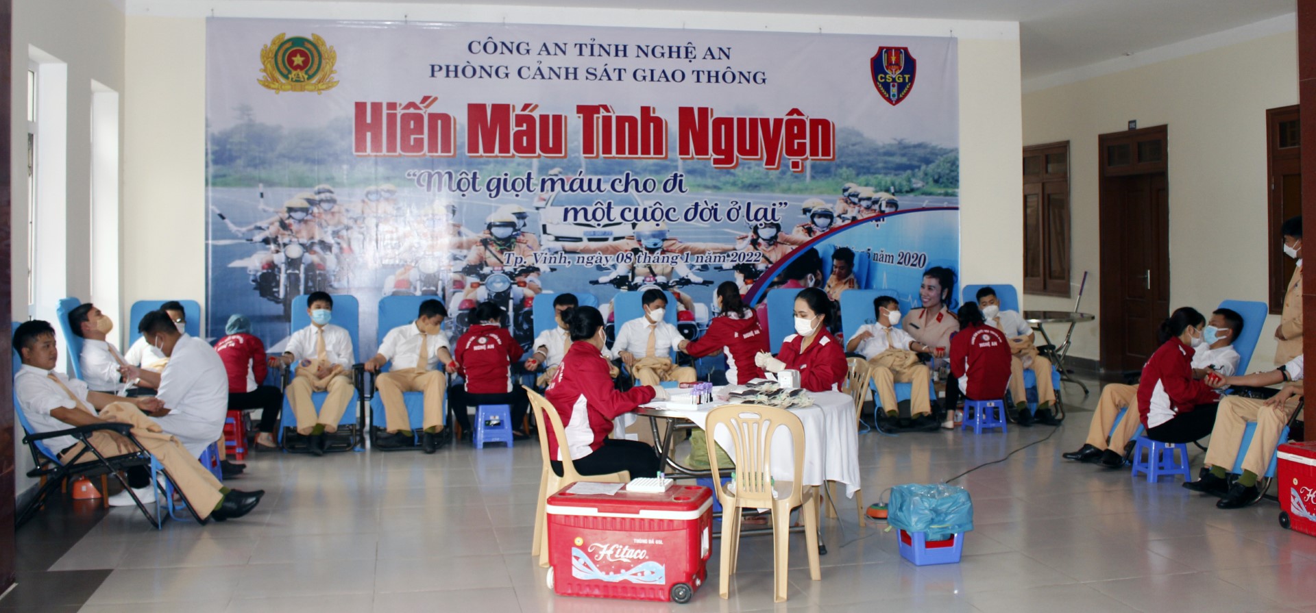 Chương trình hiến máu tình nguyện với chủ đề “Mỗi giọt máu cho đi, một cuộc đời ở lại”.