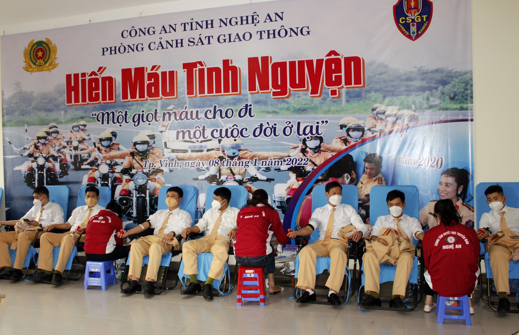 Ban tổ chức đã thu được gần 100 đơn vị máu