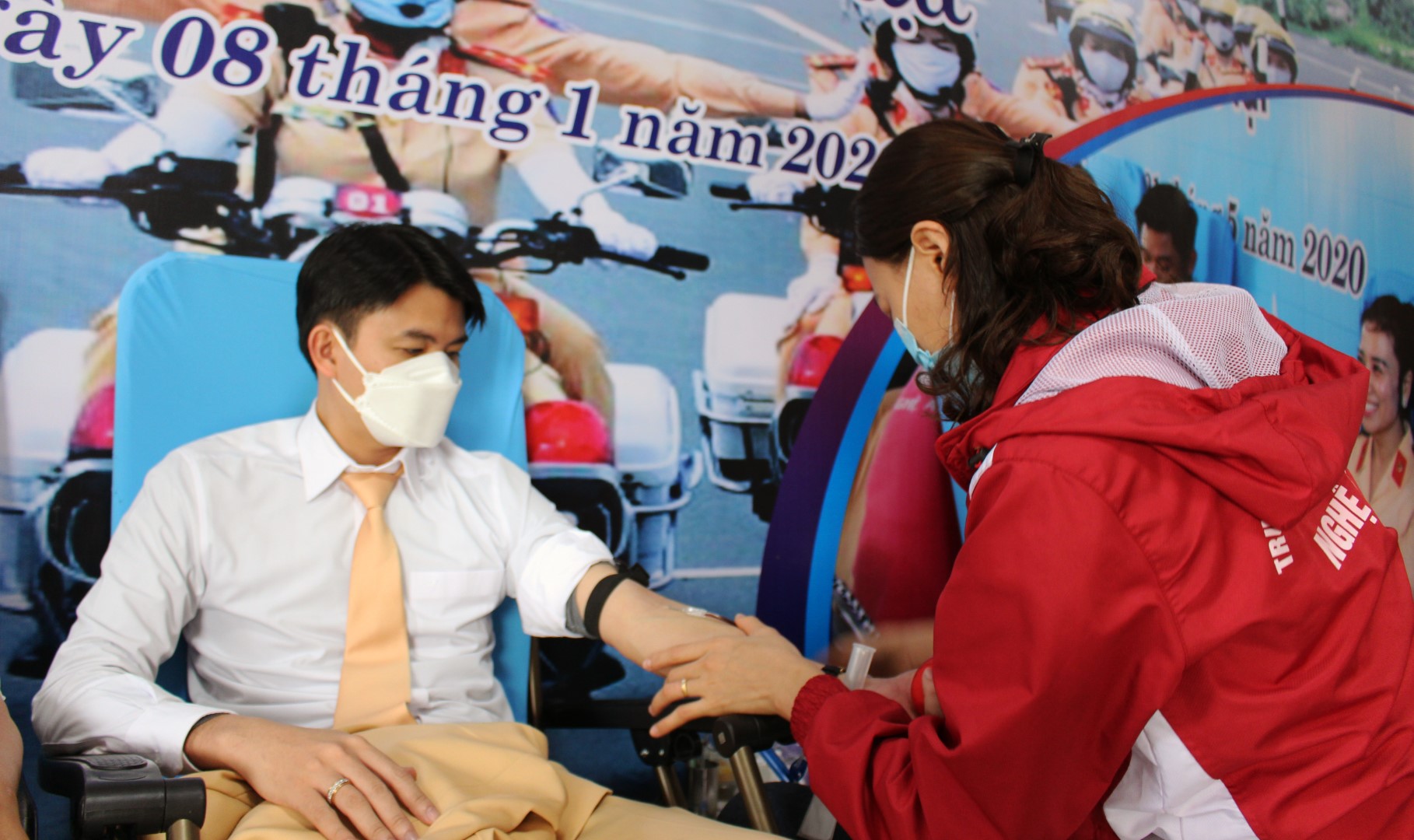 Nhiều cán bộ từ các Trạm, Đội CSGT tham gia hiến máu 