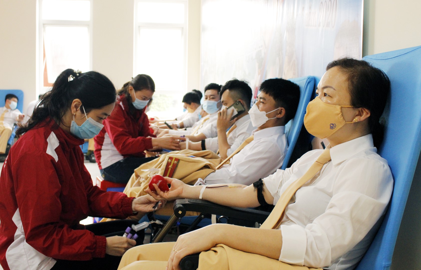 Nữ cán bộ Phòng CSGT  nhiều lần tham gia hiến máu 