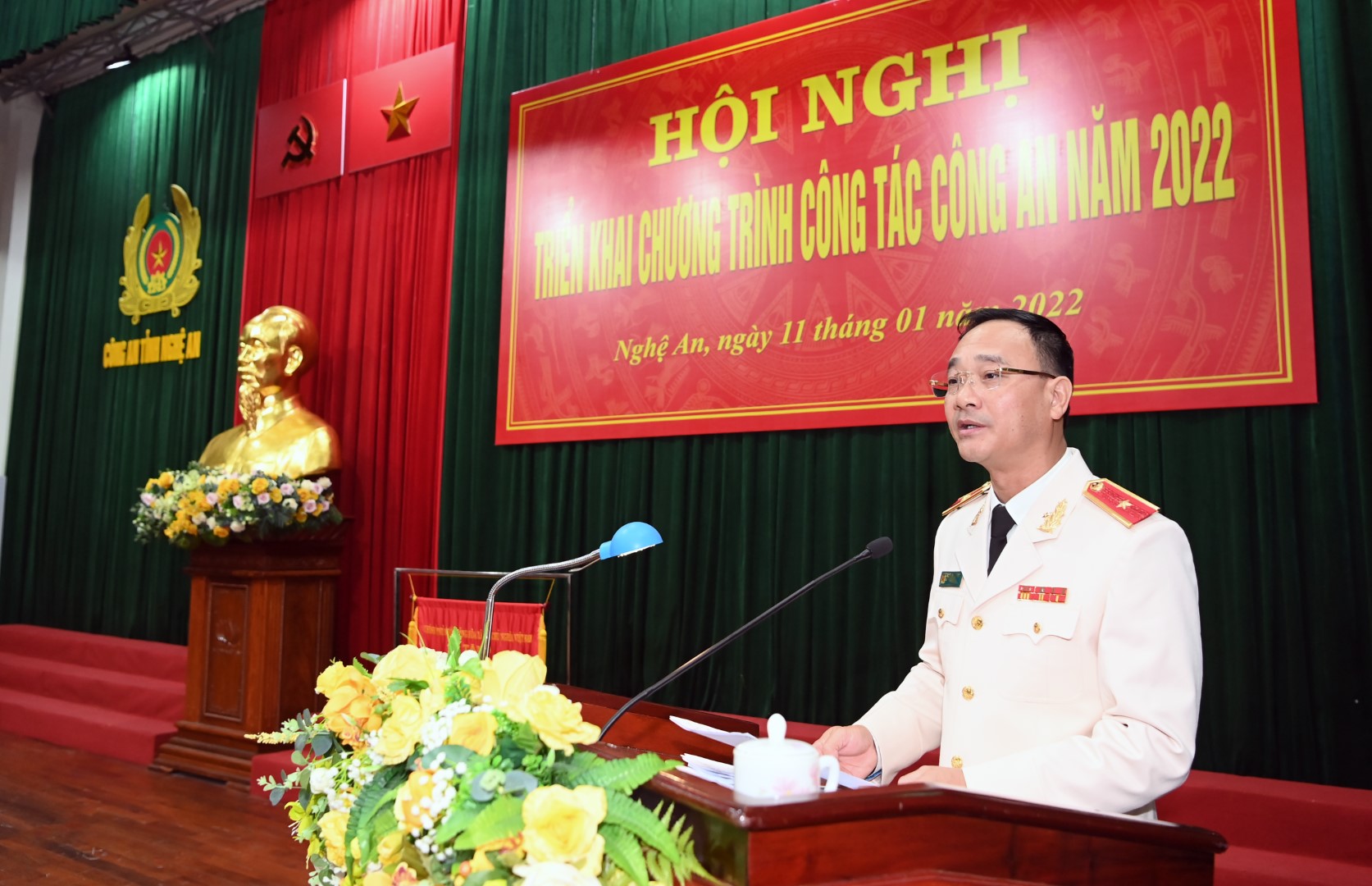 Đồng chí Thiếu tướng Phạm Thế Tùng - Ủy viên Ban Thường vụ Tỉnh ủy – Giám đốc Công an tỉnh Nghệ An phát biểu khai mạc hội nghị