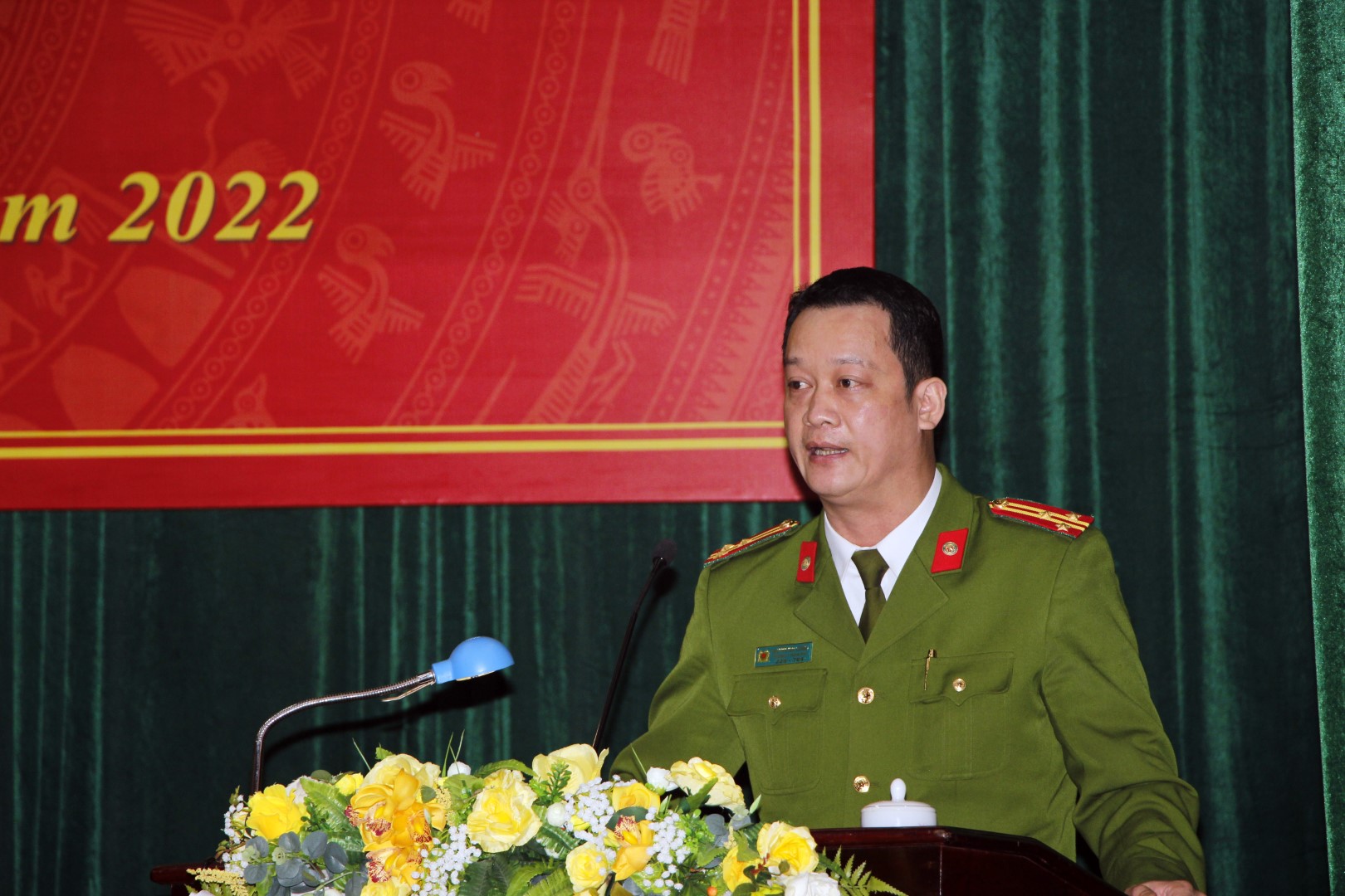 Thượng tá Nguyễn Đức Cường - Trưởng Công an thành phố Vinh tham luận tại Hội nghị triển khai chương trình công tác năm 2022 của Công an tỉnh Nghệ An