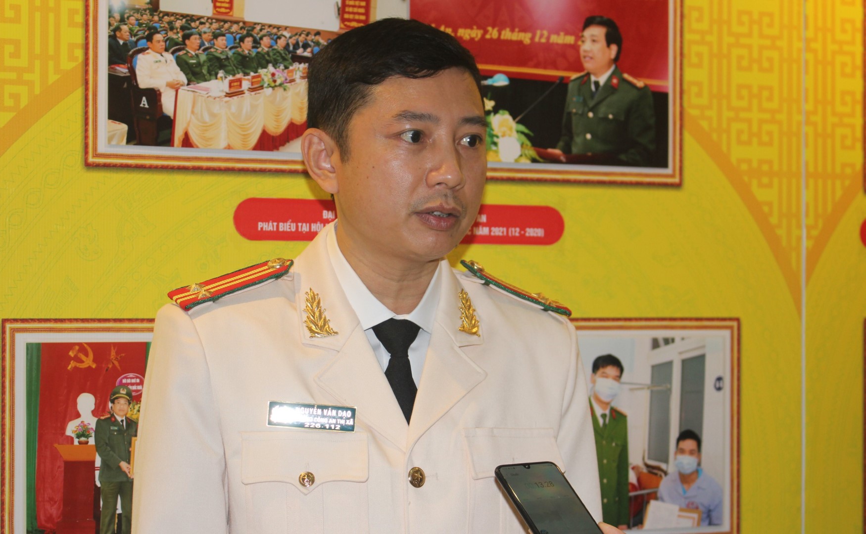 Trung tá Nguyễn Văn Đạo, Trưởng Công an thị xã Thái Hòa trả lời phỏng vấn