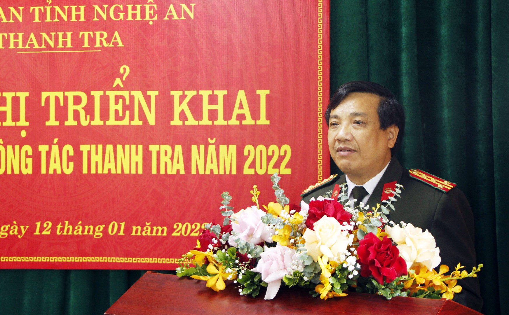 Đồng chí Đại tá Hồ Văn Tứ, Phó Giám đốc Công an tỉnh phát biểu chỉ đạo tại Hội nghị