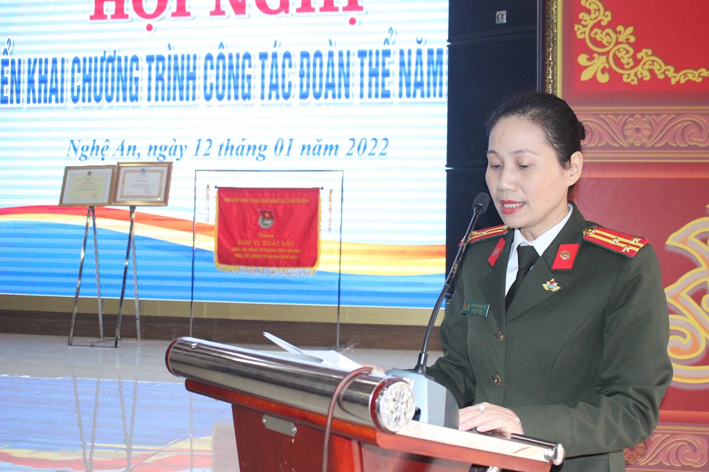 Thượng tá Nguyễn Việt Hà, Chủ tịch Hội Phụ nữ Công an tỉnh phát biểu khai mạc Hội nghị