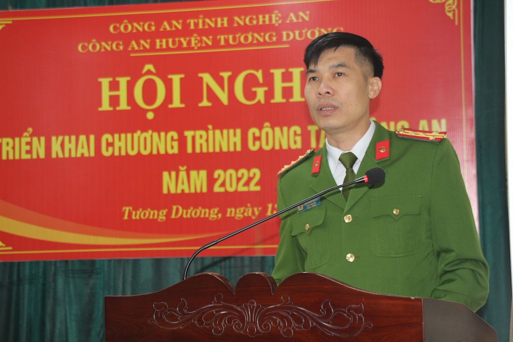 Đồng chí Đại tá Cao Minh Huyền, Phó Giám đốc Công an tỉnh phát biểu chỉ đạo tại Hội nghị