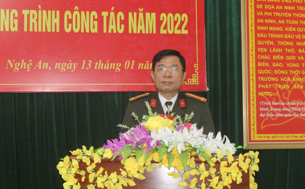 Đồng chí Đại tá Dương Đình Văn phát động phong trào thi đua năm 2022 trong đơn vị