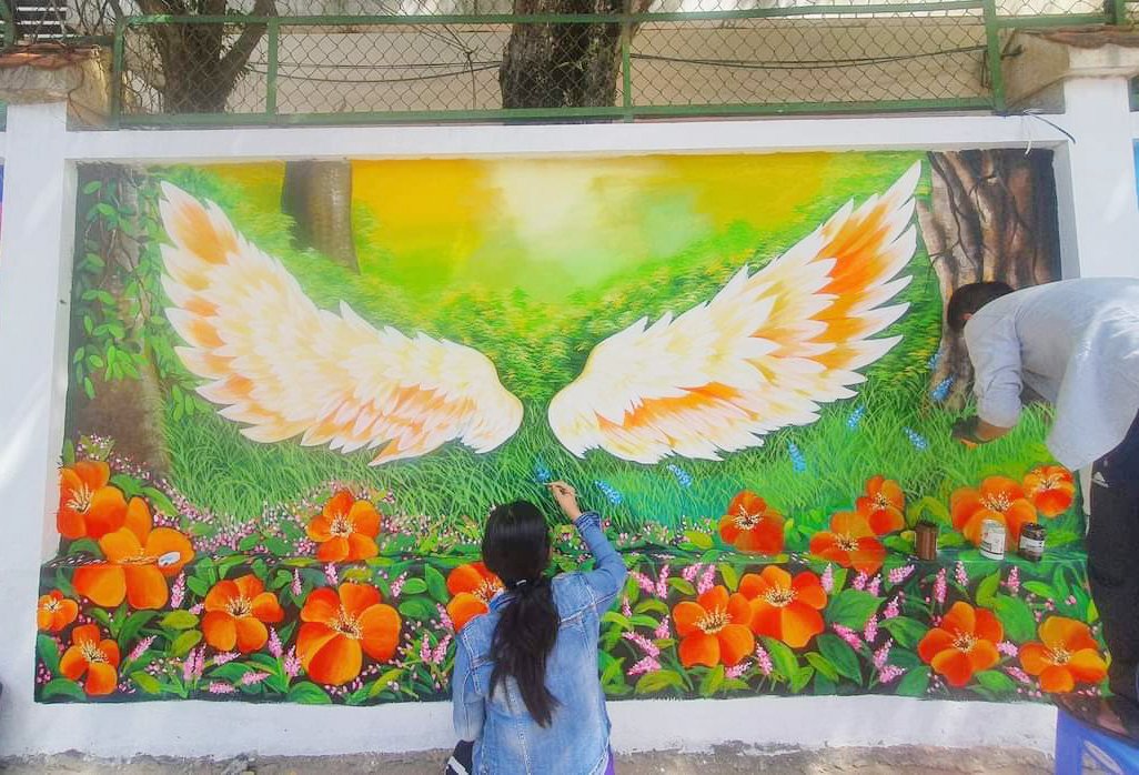 Gần đây, bức tường rào của Trường THCS Phước Thắng (ngã 3 đường 30/4 - Đô Lương, phường 11) cũng được đoàn viên thanh niên phường 11 tôn tạo với 16 bức vẽ rực rỡ sắc màu. 
