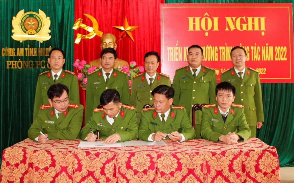 Các đội nghiệp vụ ký cam kết thực hiện phong trào thi đua năm 2022