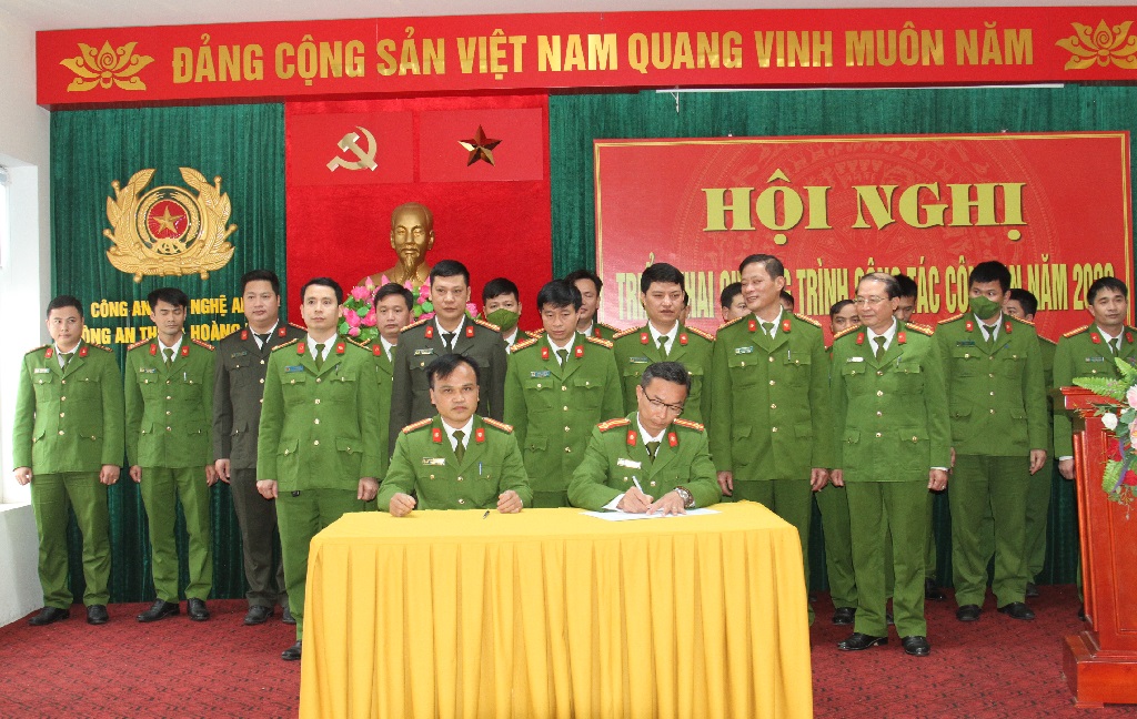 Ký cam kết thực hiện phong trào thi đua “Vì an ninh Tổ quốc” năm 2022