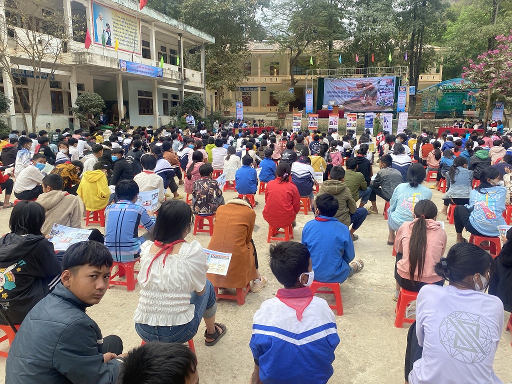 Tuyên truyền phòng chống ma túy cho cán bộ, giáo viên, học sinh xã Mường Típ