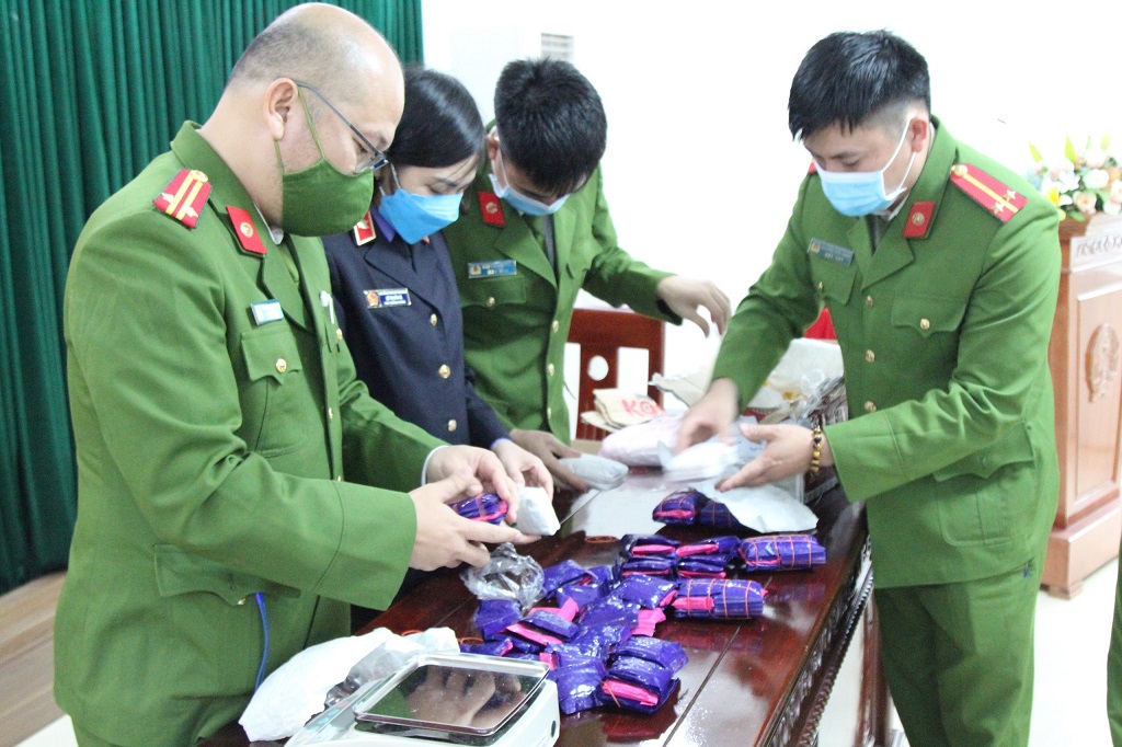Lực lượng chức năng giám định số ma túy thu giữ