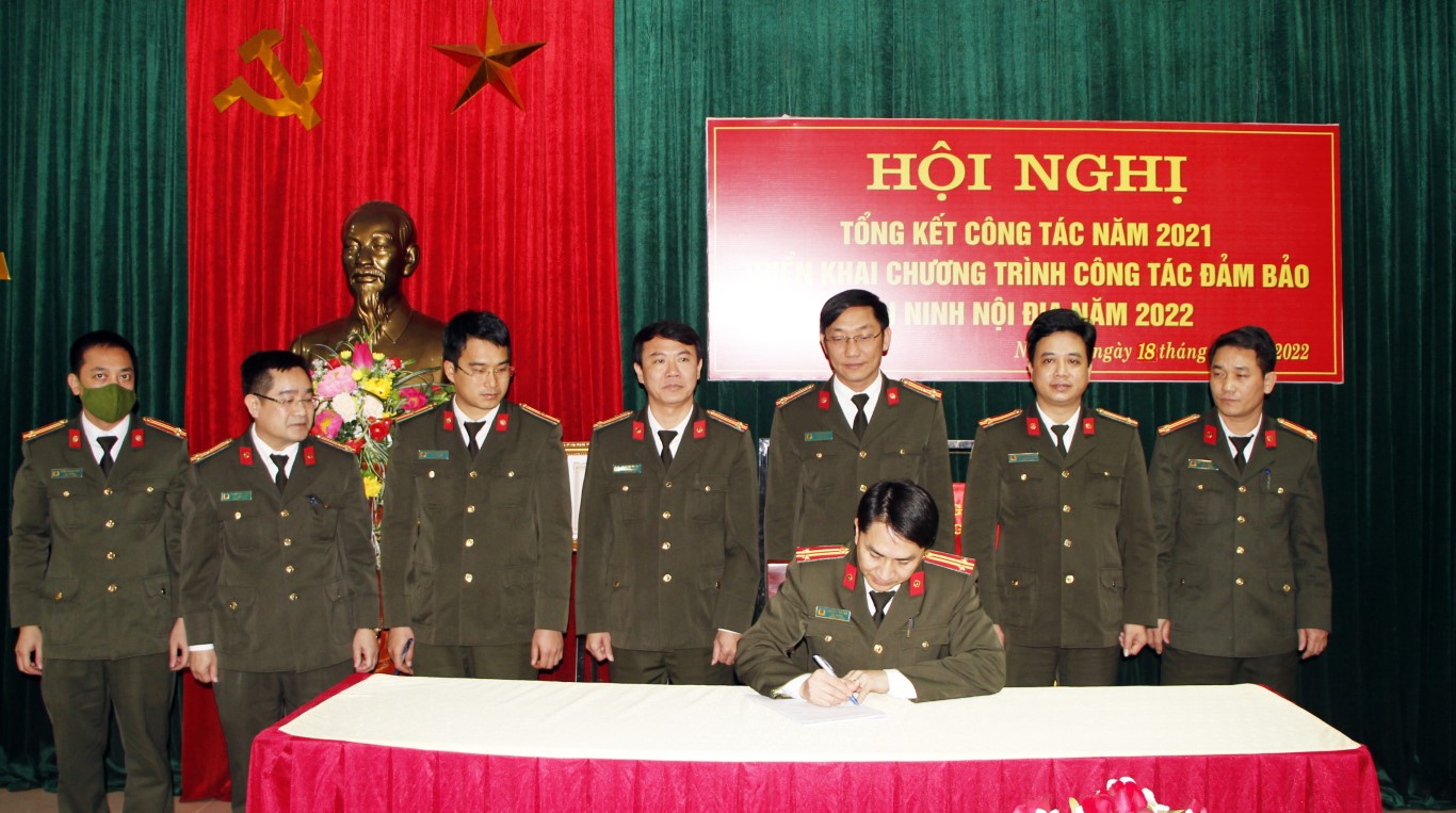 Ký cam kết thực hiện phong trào thi đua “Vì an ninh Tổ quốc” năm 2022