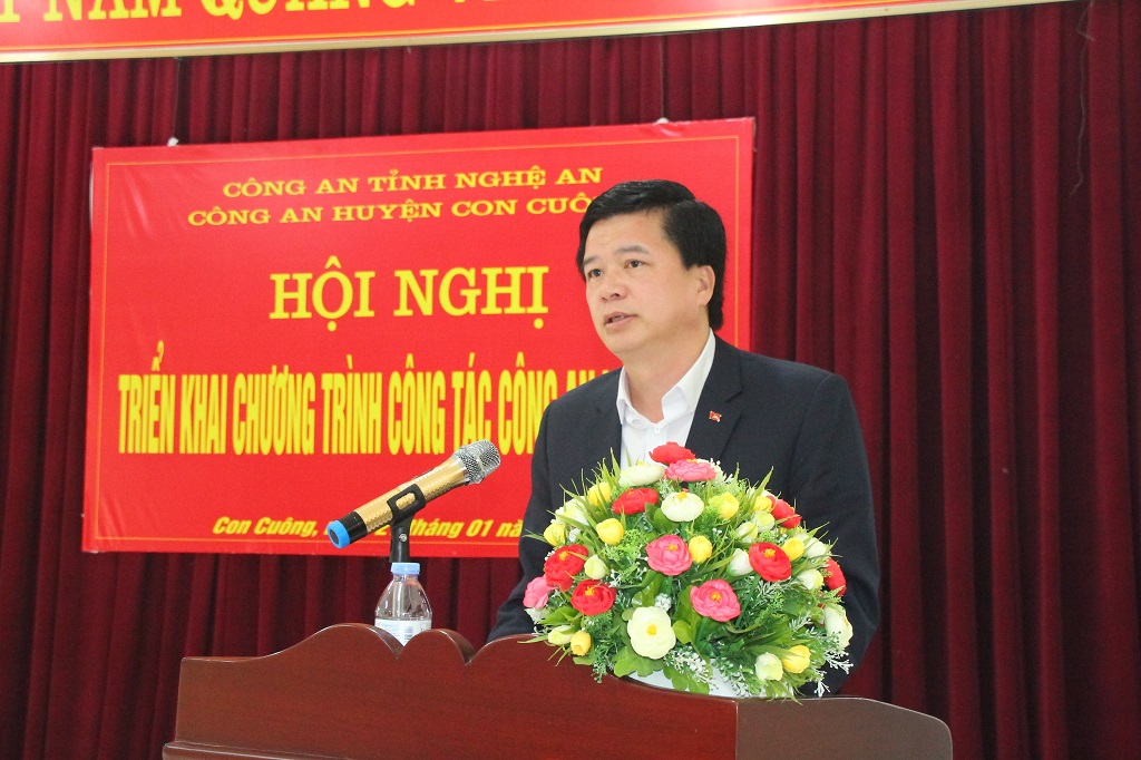 Đồng chí Nguyễn Đình Hùng, Bí Thư Huyện ủy Con Cuông ghi nhận và biểu dương những kết quả xuất sắc mà Công an huyện nhà đã đạt được trong năm 2021