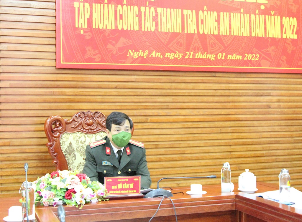 Đồng chí Đại tá Hồ Văn Tứ, Phó Giám đốc Công an tỉnh chủ trì Hội nghị tại điểm cầu Công an tỉnh Nghệ An