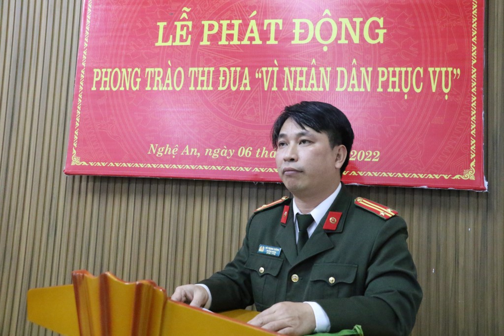Trung tá Vũ Trọng Cường, Trưởng phòng Quản lý xuất nhập cảnh phát động phong trào thi đua