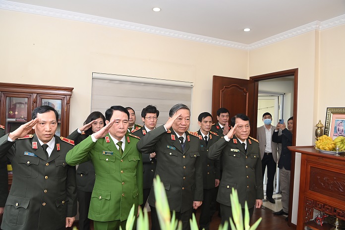 Chiều 11/02/2022, tại Hà Nội, Đoàn Đảng ủy Công an Trung ương, Bộ Công an do Đại tướng Tô Lâm, Ủy viên Bộ Chính trị, Bí thư Đảng ủy Công an Trung ương, Bộ trưởng Bộ Công an làm Trưởng đoàn đã đến thắp hương tưởng niệm đồng chí Trung tướng Trần Quyết, nguyên Bí thư Trung ương Đảng, nguyên Viện trưởng Viện Kiểm sát nhân dân tối cao, nguyên Thứ trưởng Bộ Công an nhân kỷ niệm 100 năm Ngày sinh đồng chí (12/2/1922 - 12/2/2022).