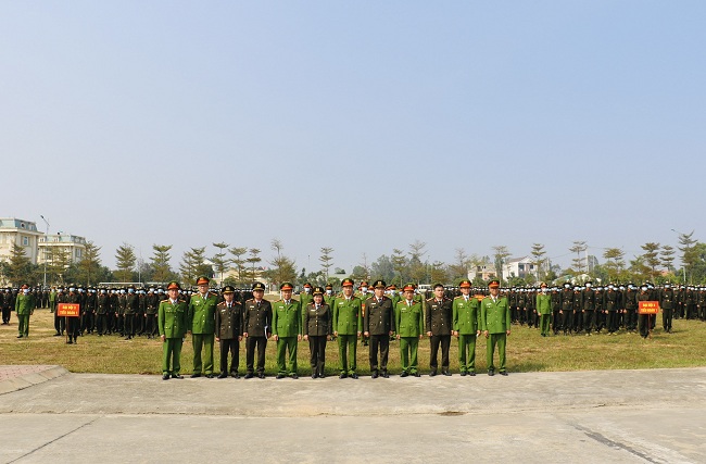 Các đại biểu chụp ảnh lưu niệm