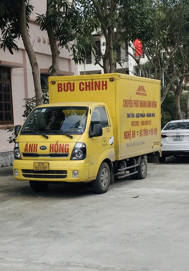 Xe bưu chính được đối tượng lợi dụng để chở hàng nhập lậu