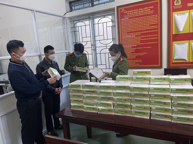 Cảnh sát kinh tế kiểm tra 2.000 que test không có giấy tờ hợp pháp